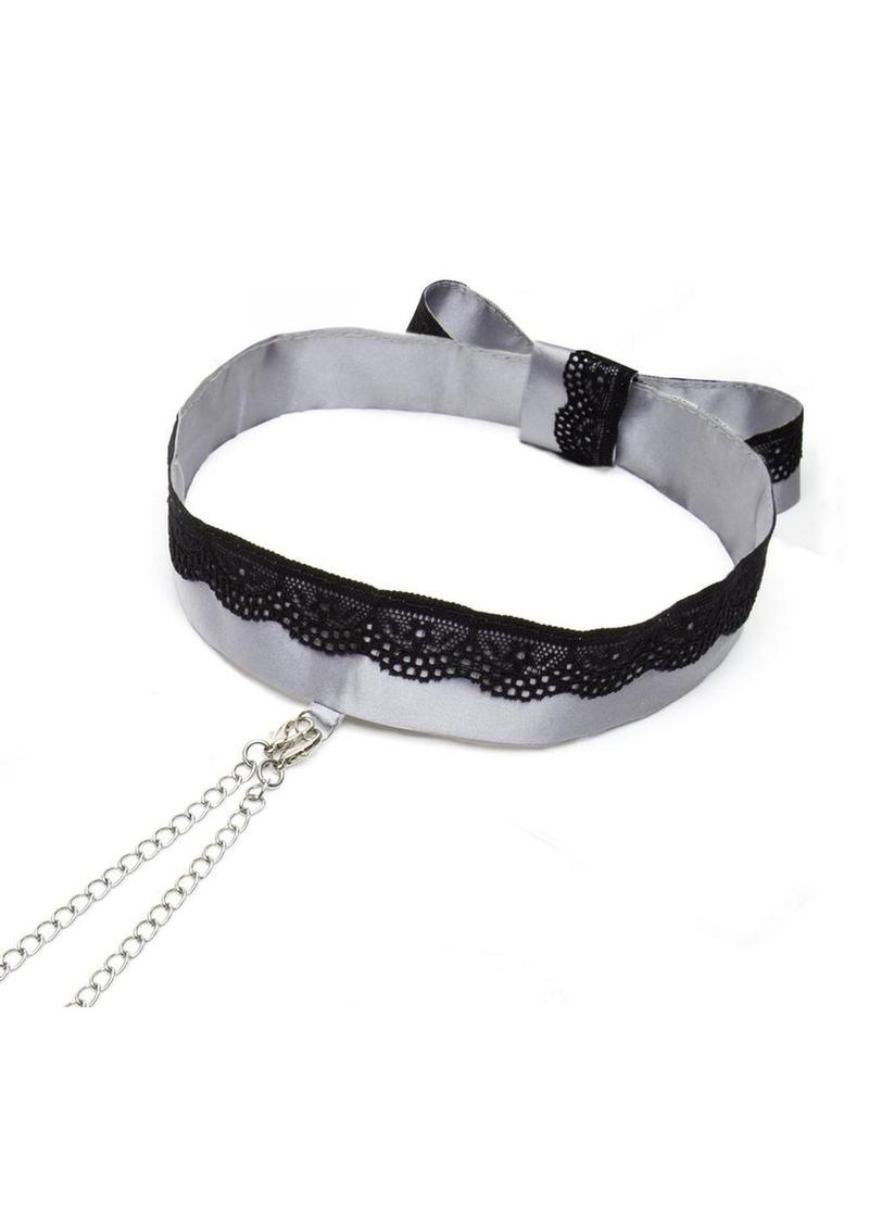 Collar y pinzas para pezones de satén y encaje Play Nice de Fifty Shades Of Grey 