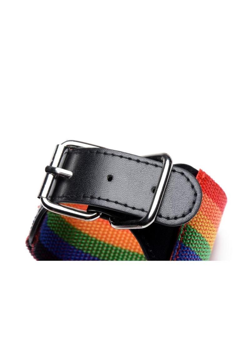 Conjunto de bondage arcoíris Kinky Pride: esposas para muñecas y tobillos y collar con correa